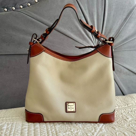 Dooney & Bourke Handbags - Beautiful Dooney & Bourke Pebble Grain Hobo Purse